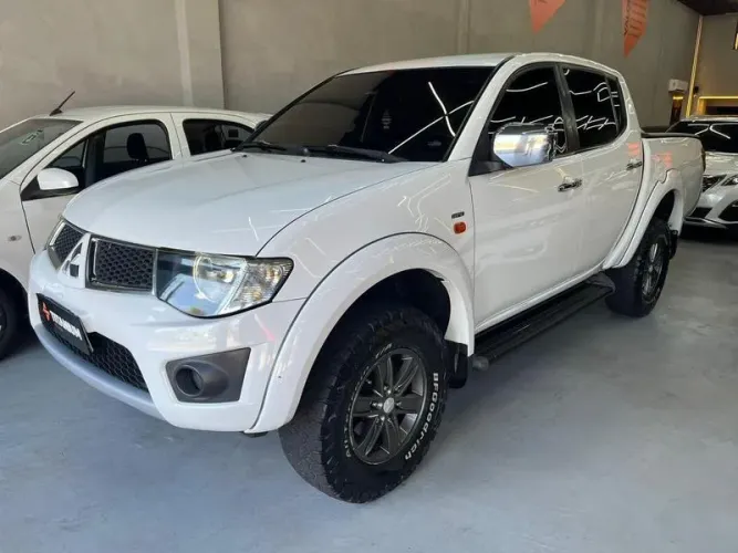 Mitsubishi L200 Triton HPE 3.2 CD TB Int.diesel AUT 2012