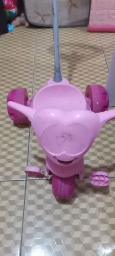 Triciclo Infantil Rosa seminovo