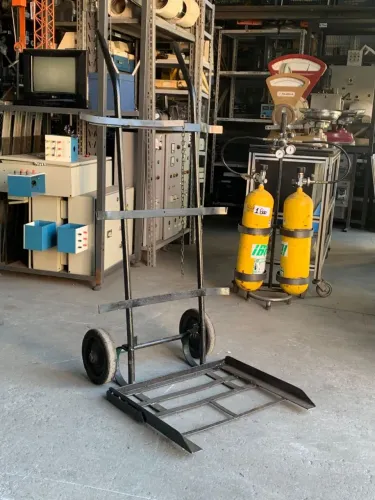 Carrinho de transporte reforçado para cargas pesadas