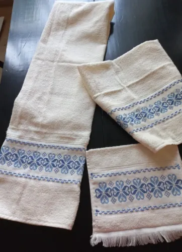 03 Toalhas Bordadas Azuis Conjunto Kit três unidades Banho Rosto Mão