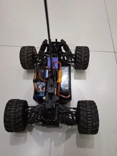 Carro de controle remoto Beatle Monster