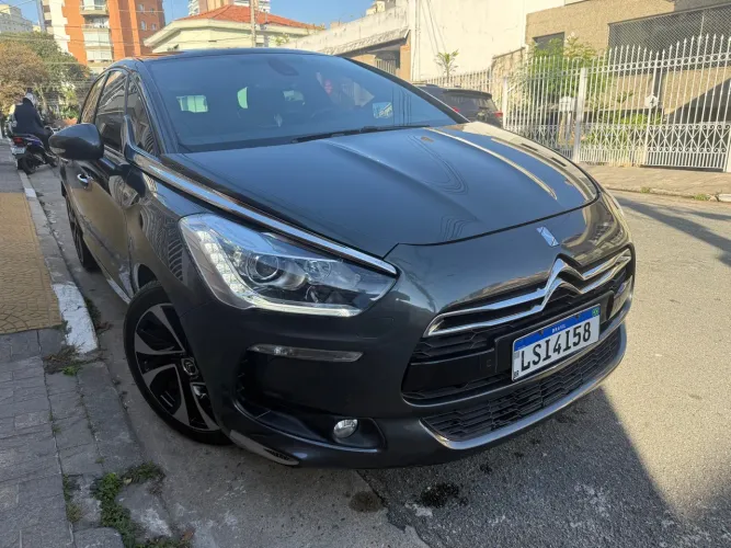 Citroën DS5 1.6 turbo 2016 teto panorâmico 