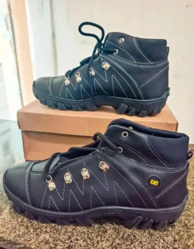 Bota Cat