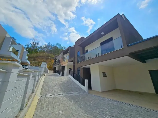 Sobrado com 3 dormitórios à venda, 170 m² por R$ 1.620.000,00 - R D Moullin - São Sebastiã