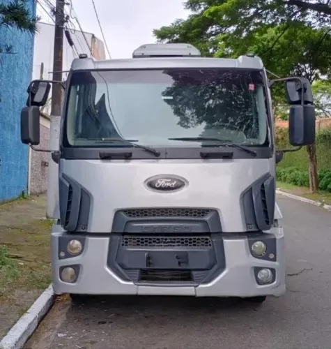 Ford Cargo 1319 2014 Carroceria