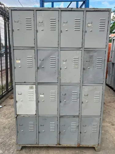 Armário 16 portas