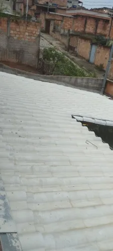Telhado rústico  telhas de cerâmica Branca com forro amadeirado 