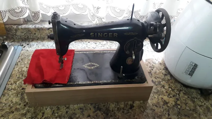 Máquina de Costura Singer
