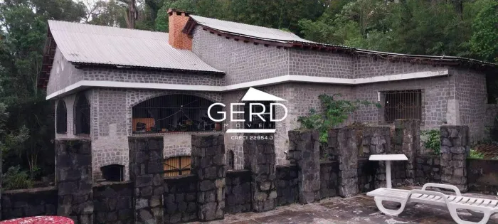 1. Mansão Estilo Castelo com 5 Suítes e Piscina em Embu ? Um Refúgio Único!