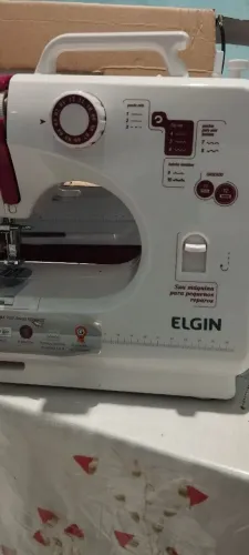 Máquina de Costura Elgin para Reparos