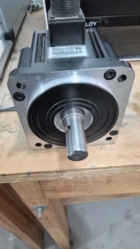Servo motor delta B12