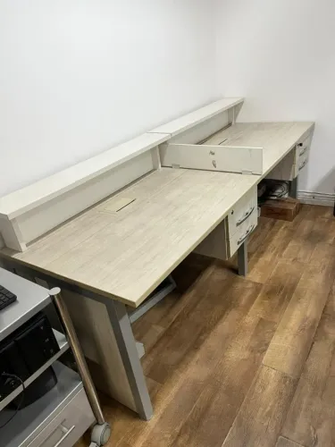 Mesa de escritório em MDF