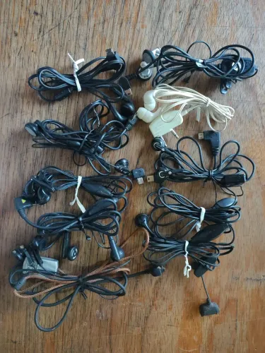 Fones de Ouvido Diversas Marcas e Padrão Antigo