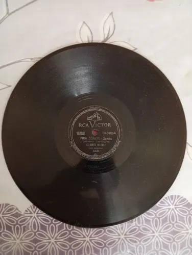 Disco 78 RPM RCA Victor - Fica Comigo - Gilberto Milfont