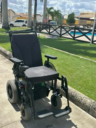 Cadeira de rodas motorizada OTTOBOCK B400- conservadíssima/ bateria nova