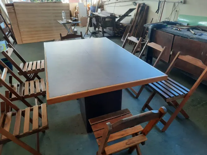 Mesa artesanal madeira maciça com 8 bancos/cadeira