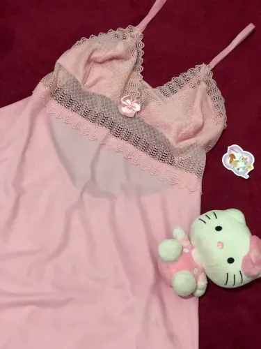 Camisola rosa de renda