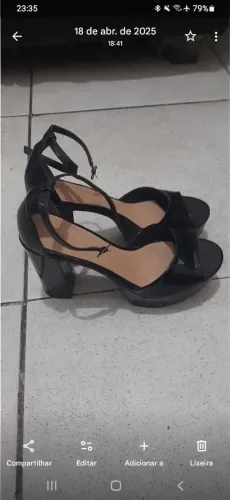 Sandália de salto grosso ,tamanha 37 ,usada poucas vezes ,tá praticamente nova