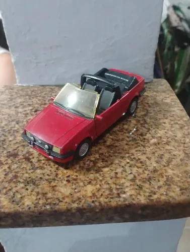 Miniatura Ford Scort XR3 conversível coleção carros inesquecíveis do Brasil