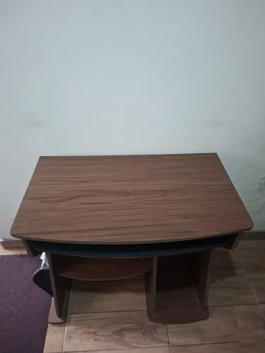 Vende-se mesa de computador