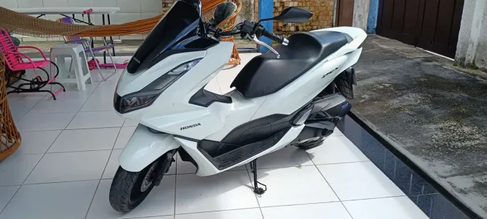 Pcx 160 2023 novíssima,com manual,chave reserva e todas as revisões feitas na Honda.