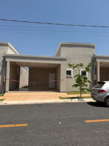 Alugo casa no condomínio Bahamas East Village em Cuiabá-MT