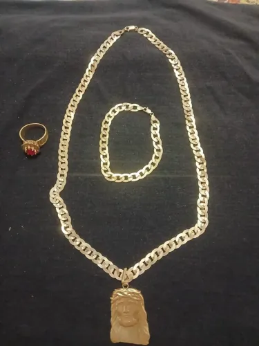 Vende ser kit prata cordão anel e pulseira e medalha