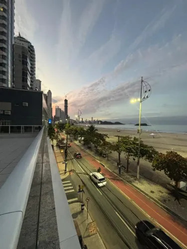 OPORTUNIDADE APTO VISTA MAR ED. FRENTE MAR, 4DORM, 3BWC, 1VG, MOBILIADO VENHA SE APAIXONAR