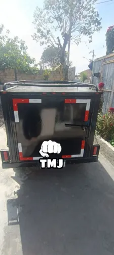 Carretinha fechada 