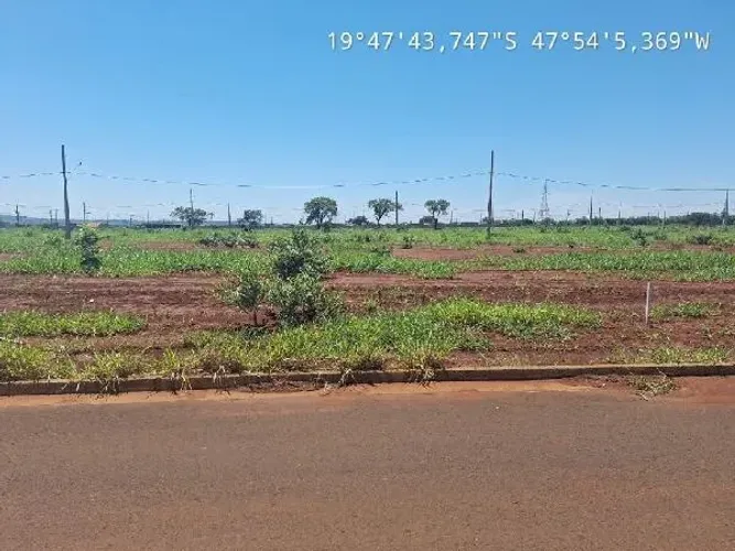 Imóvel com potencial de valorização  Terreno no Parque das Aroeiras, Uberaba - MG, N. SN L