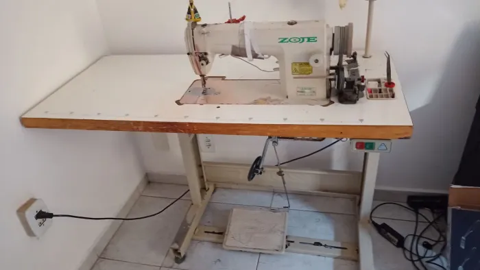 Máquina de costura reta industrial 