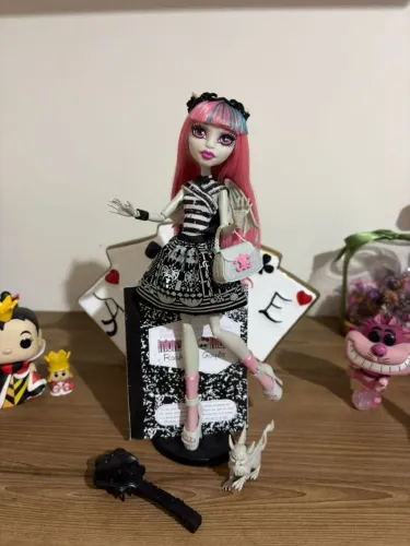Boneca Rochelle Básica Monster High