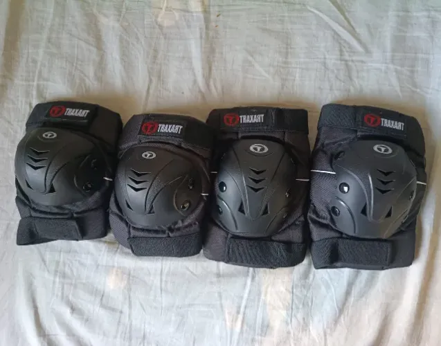 Par de joelheira e cotoveleira Traxart proteções para patins NOVO