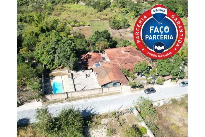 Sítio de 6.000m² com duas Casas, Piscina, Campo de Futebol, Fogão de Lenha, Lago de Pesca 