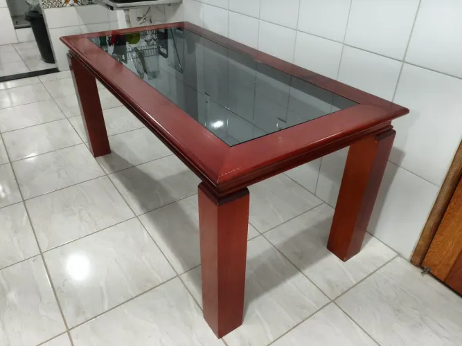 Mesa de Madeira com Tampo de Vidro