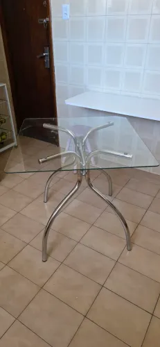 Vendo linda mesa de vidro, 4 lugares - somente a mesa, sem cadeiras