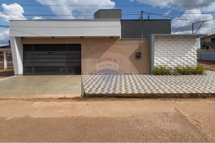 Venda Casa recém construída com 3 Quartos e 2 Suítes em Ótima Localização