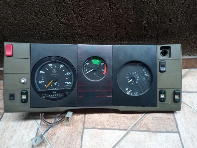 Vendo peças pra cabine MB 710
