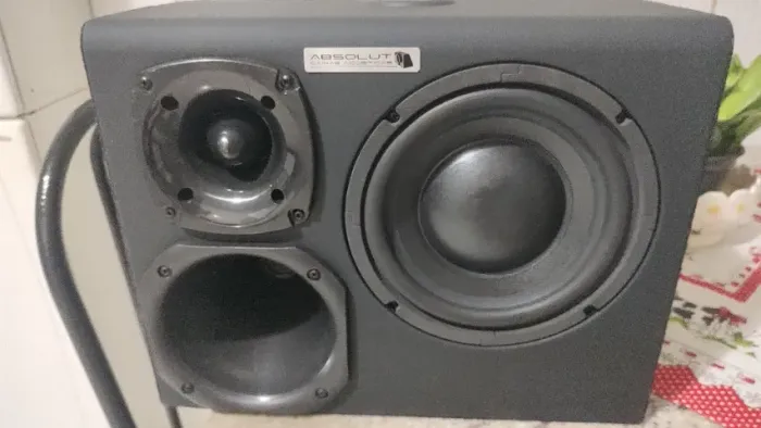 Caixa de som completa com Amplificador.