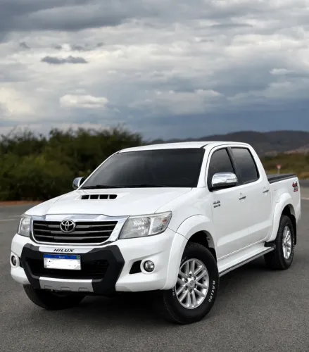 Toyota Hilux CD SRV D4-d 4X4 3.0 TDI Diesel AUT 2015