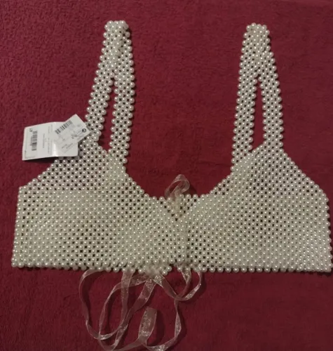 Croped top feito com pérolas , novo, um luxo