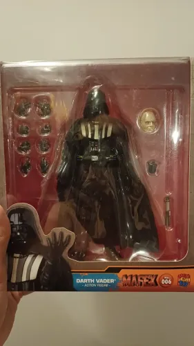 Darth Vader Mafex 1.0