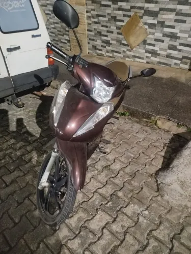 Biz completa muito nova