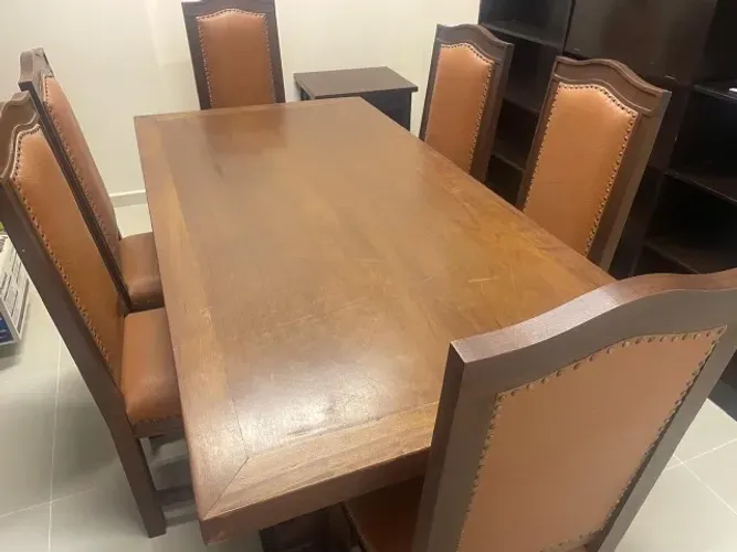 MESA ESCRITORI DE MADEIRA MAÇIÇA COM 6 CADEIRAS