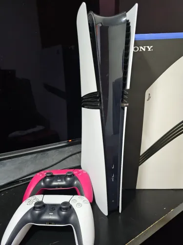Playstation 5 Pro + 2 Controles 