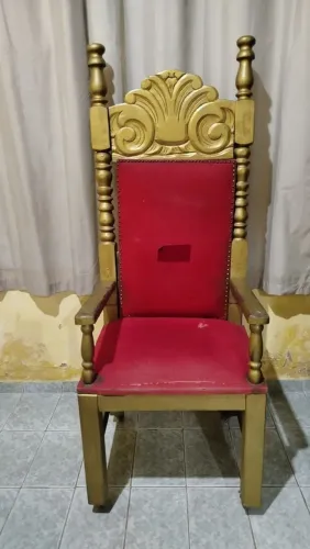 Cadeira de formatura adulto grande dourada