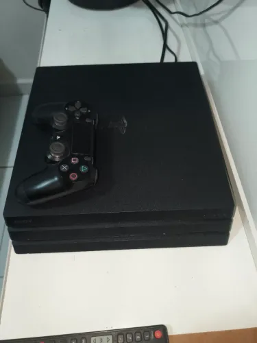 PLAYSTATION 4 PRO 1 TB + 6 meses plus