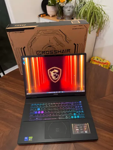 MSI Crosshair 18 HX AI | Core Ultra 9 275HX | RTX 5070 | 32GB RAM | 1TB SSD | Tela 18 pol