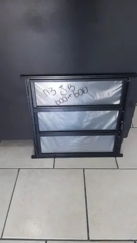 Basculante 60x60 aluminio preto 3 folhas