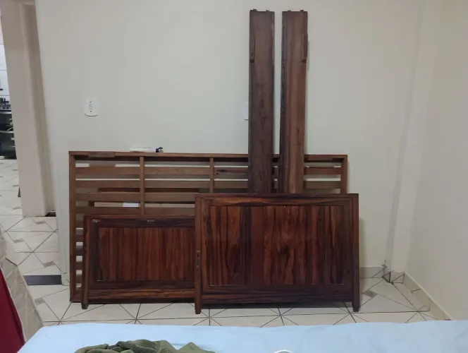 Cama de madeira Solteirão
